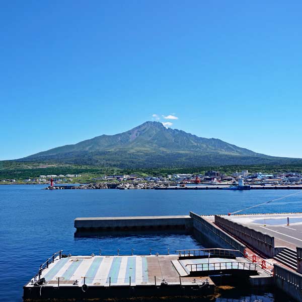 利尻島 沓形港フェリーターミナル 利尻山