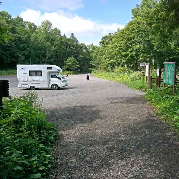 神の子池 遊歩道出入口