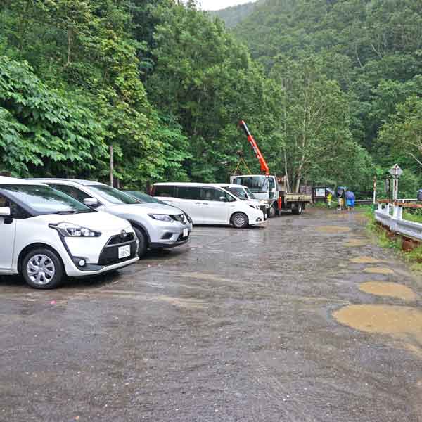 カムイワッカ湯の滝駐車場