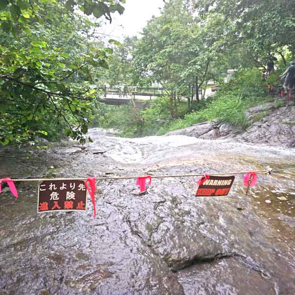 カムイワッカ川