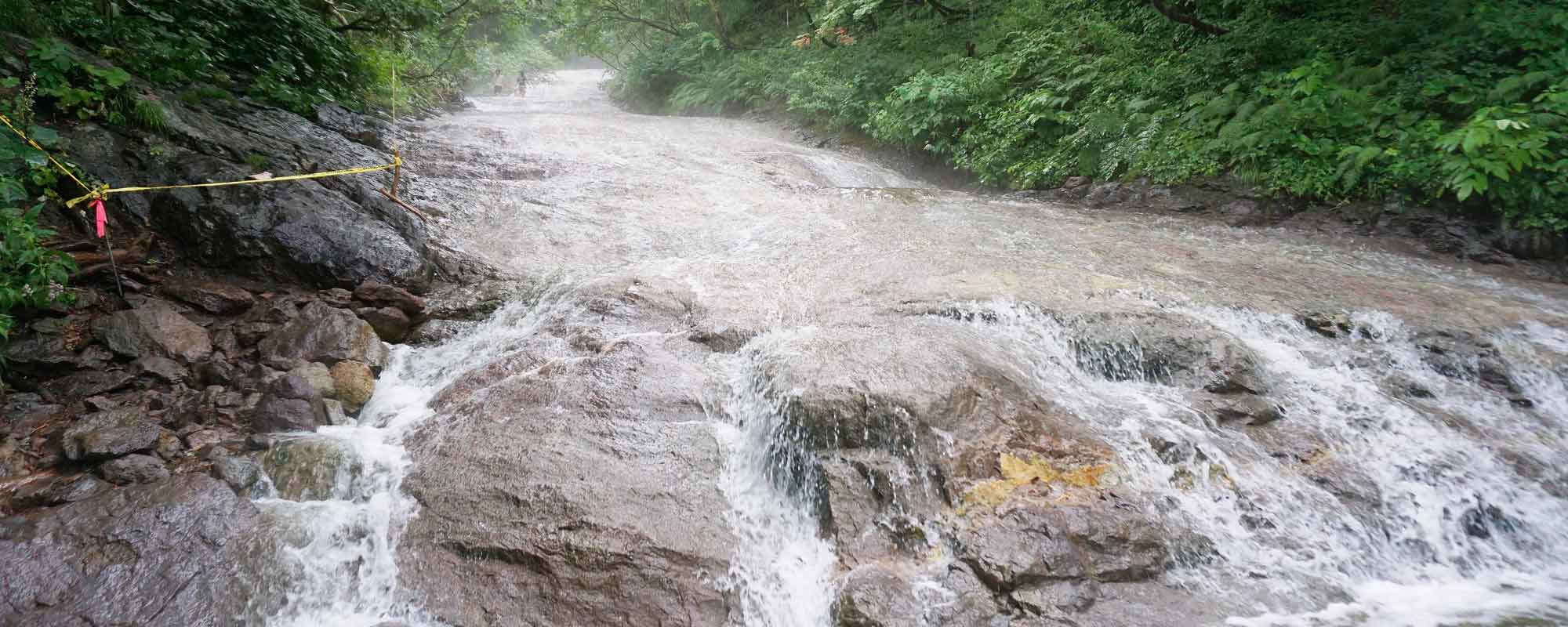 カムイワッカ湯の滝