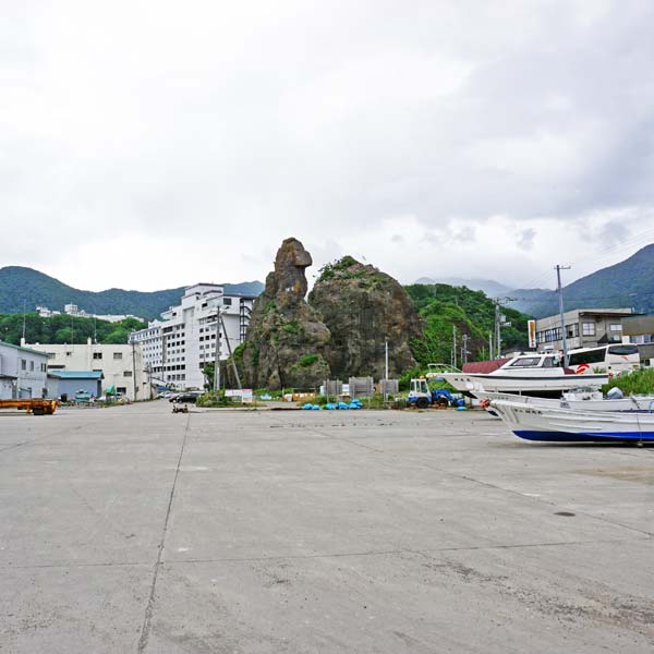 ウトロ ゴジラ岩