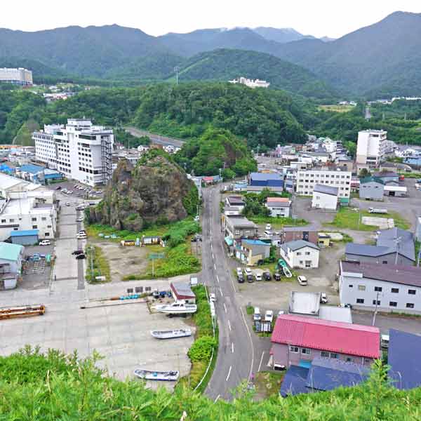 オロンコ岩 ウトロの町並み