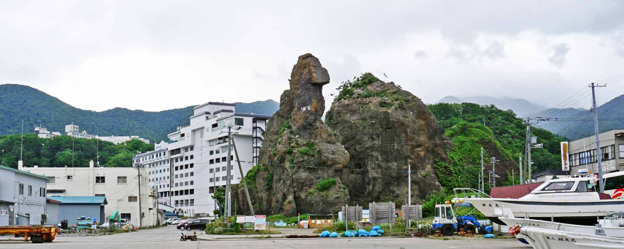 ゴジラ岩