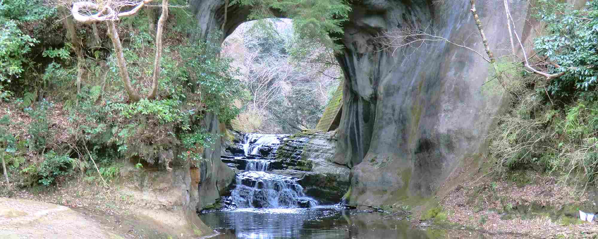 亀岩の洞窟（濃溝の滝）