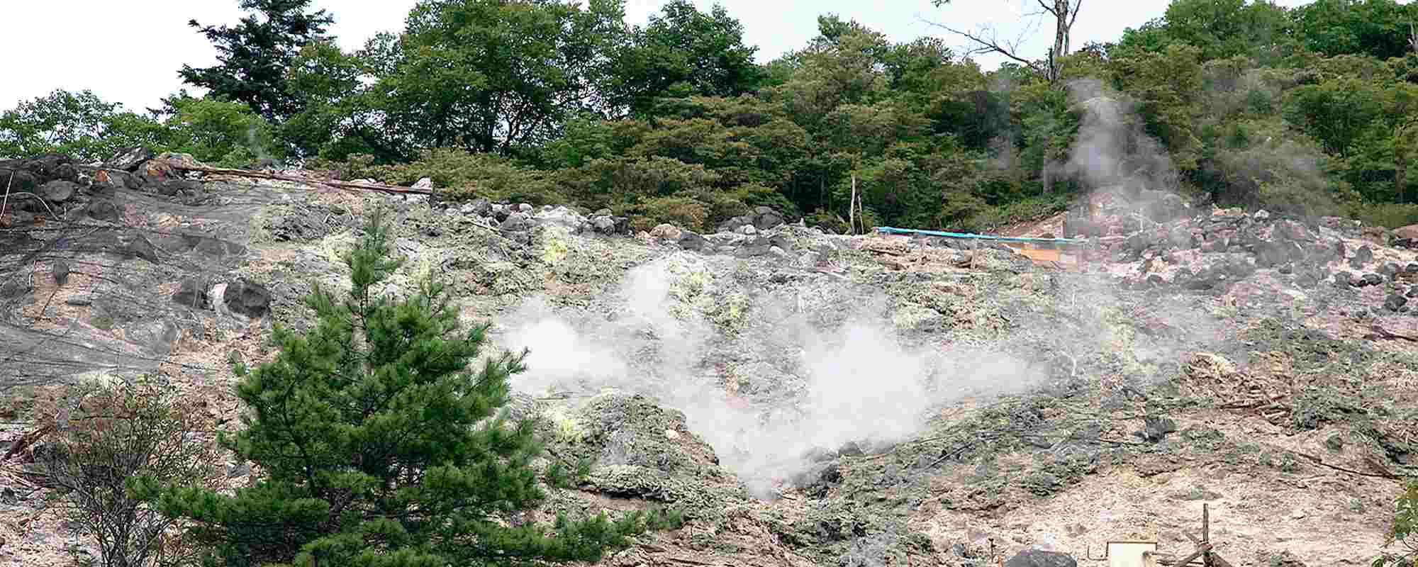 新湯爆裂火口跡