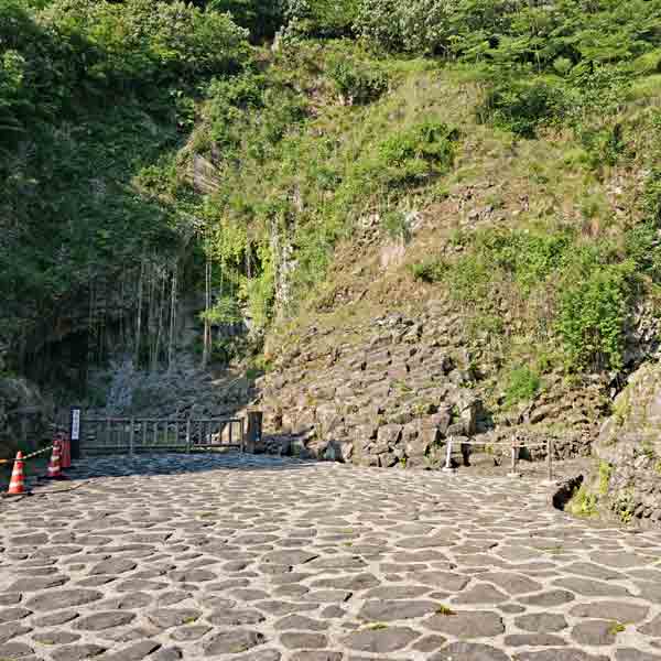 玄武洞公園 広場