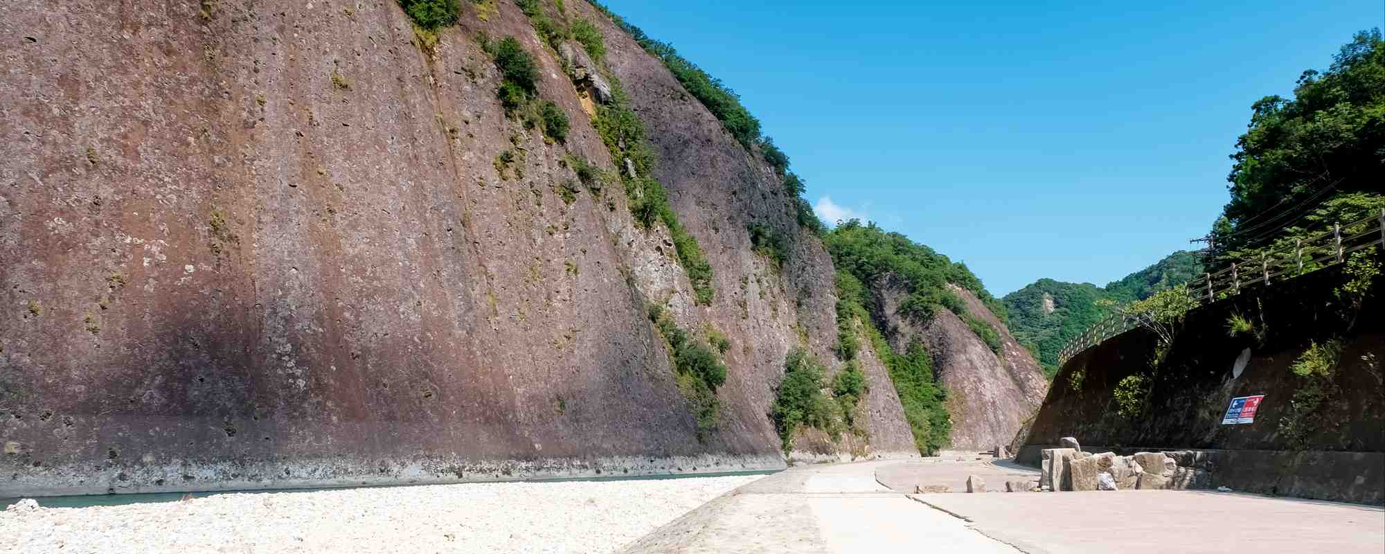 古座川の一枚岩